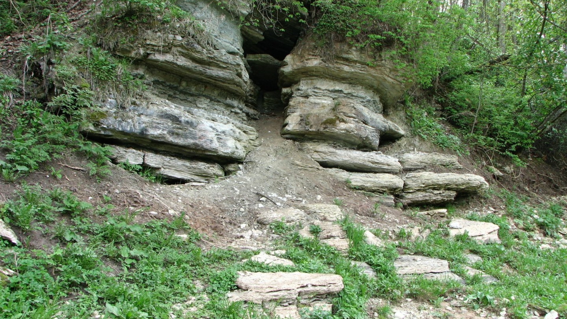 Nature monument "Velniapilis Rock"